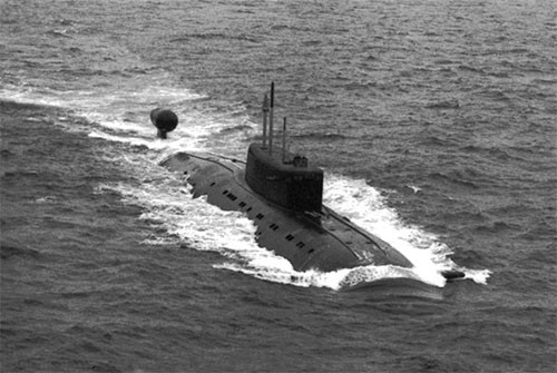 Nhiệm vụ chính của lớp tàu ngầm 945 và 945A là theo dõi và khi cần là tiêu diệt các đơn vị chiến hạm chủ lực của đối phương, trong đó có tàu sân bay và tàu ngầm hạt nhân chiến lược. Trong biên chế hải quân Xô viết, các tàu ngầm lớp này thuộc biên chế Sư đoàn 7, Hạm đội Biển Bắc. Tuy nhiên, không rõ nhiệm vụ của chúng sau khi được nâng cấp trong biên chế hải quân Nga.
